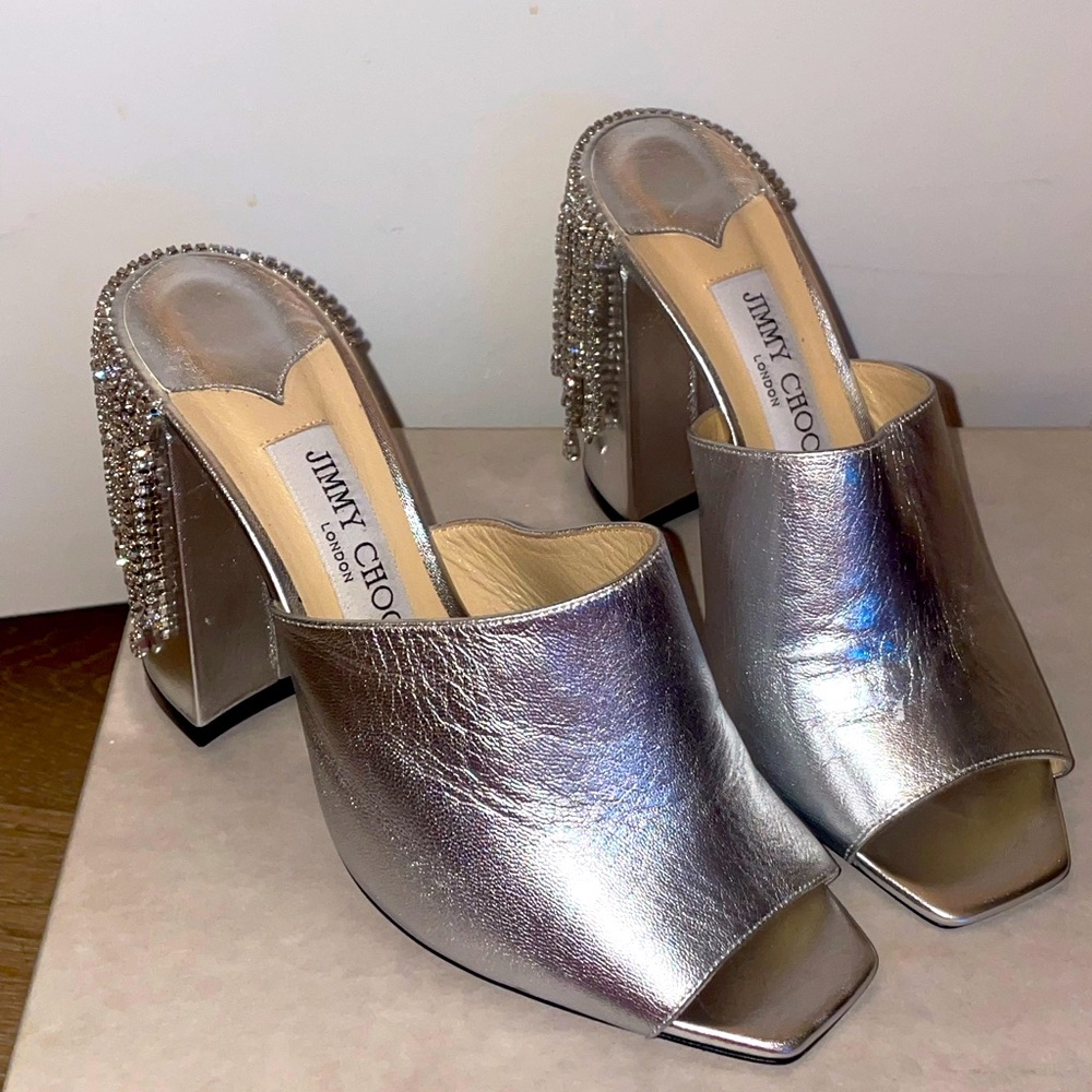 JIMMY CHOO
Baia 100 crystal-embellished metallic leather mules (SILVER)